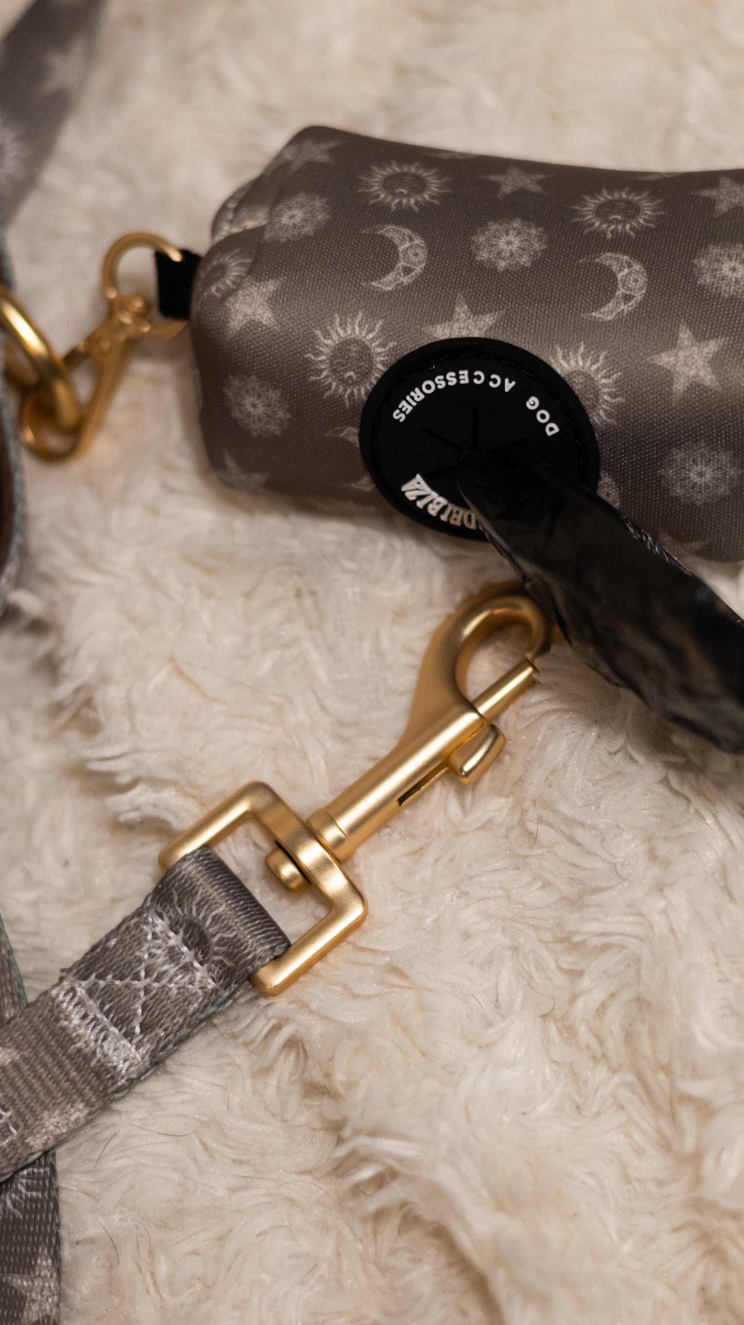 Pack Dogfluencer - Arnés ajustable Premium "Day&Night Ibiza" + Joya Identificativa - Huellas de Ibiza