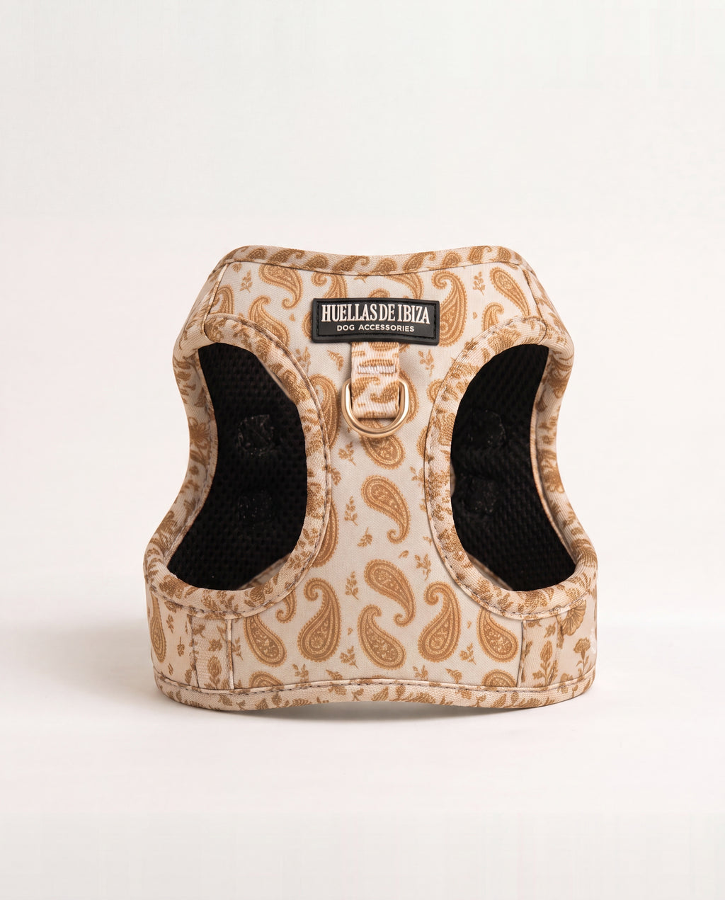 Arnés body Premium para perros "Espíritu Ibicenco" - estampado de cachemir dorado sobre neopreno crudo, forro de malla, herrajes dorados - Huellas de Ibiza